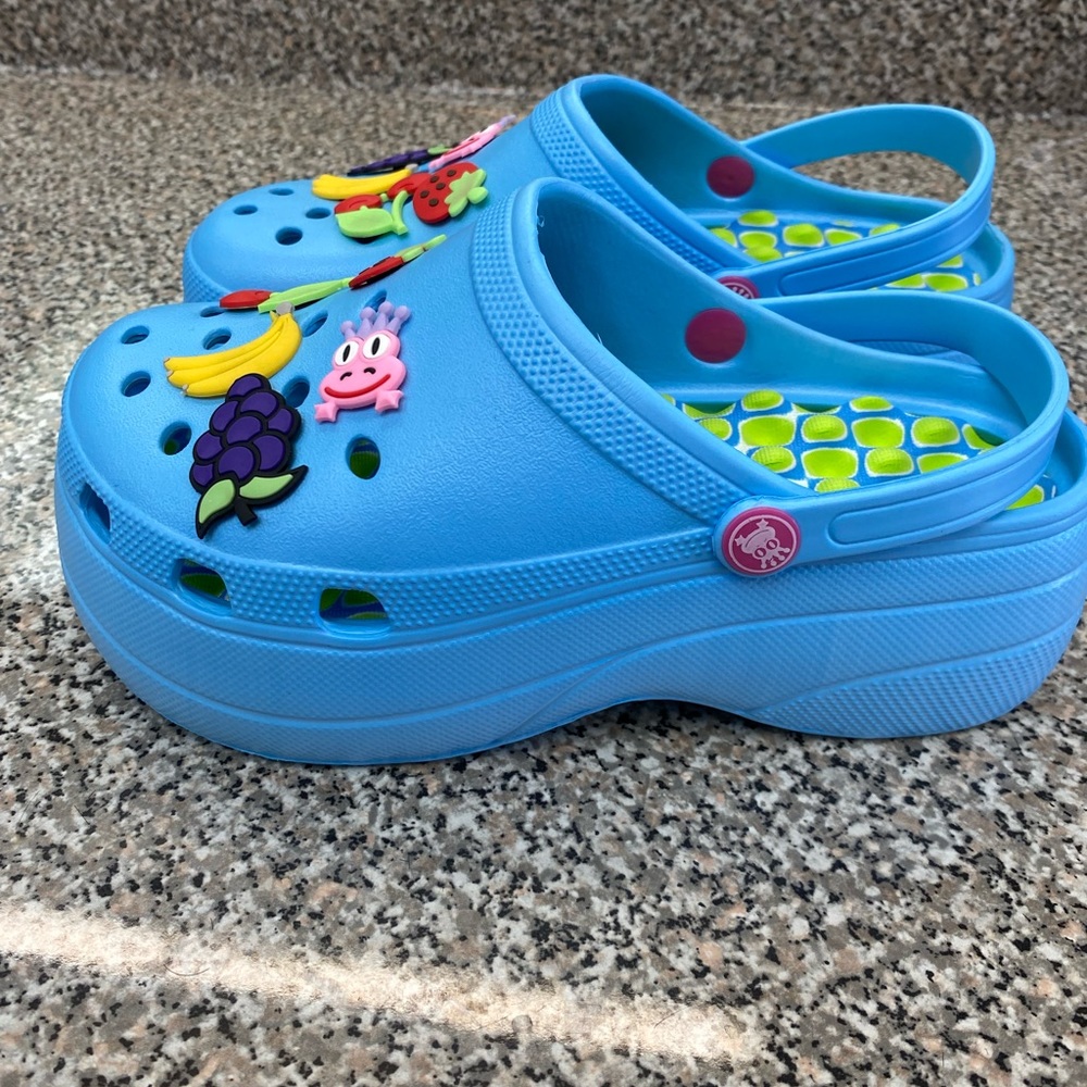 New blue platform clogs size women 9